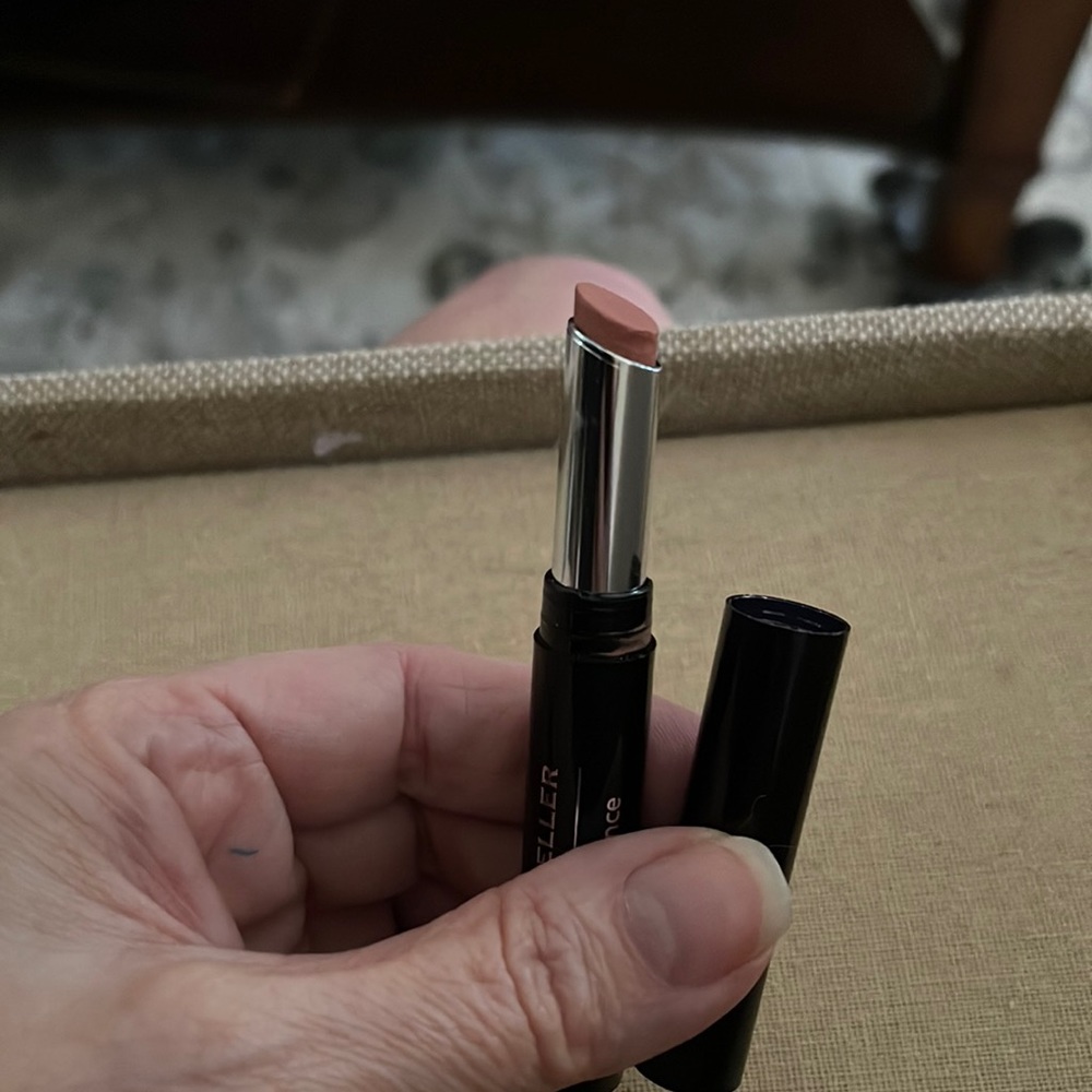 Laura Geller Color Brilliance Lustrous Lipstick - #Cute
1.8g/0.06oz-
